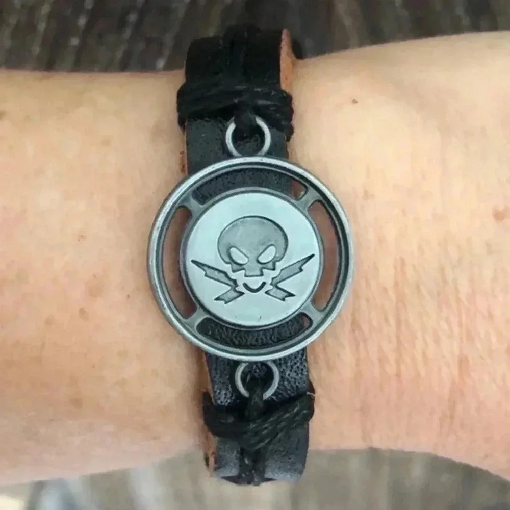 Pewter Skull Crossbones Round Leather & Hemp Adjustable Bracelet NWT